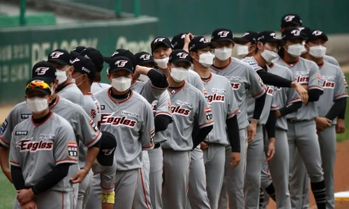 jucatori baseball masti jpeg