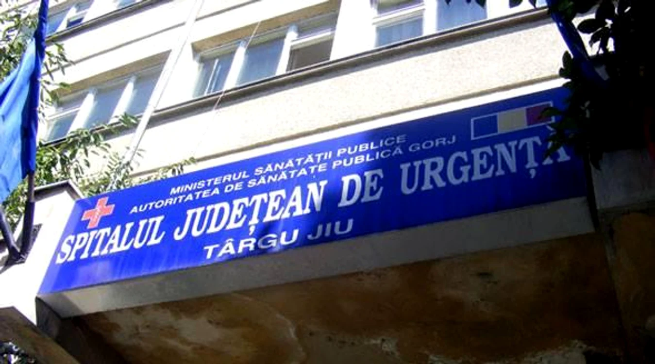 Femeia a ajuns inițial la Spitalul Județean Târgu-Jiu, cu afecțiuni pulmonare