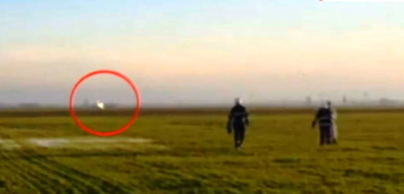 Piloţi sunt în afara oricărei primejdii. Incidentul este verificat acum de Centrul de Investigaţii şi Analiză pentru Siguranţă Aviaţiei Civile. FOTO Protv