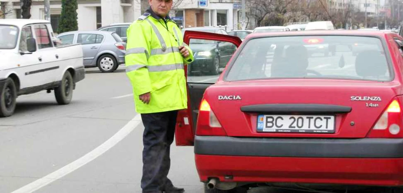 Poliţiştii îi trag pe dreapta pe şoferi