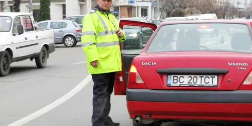 Poliţiştii îi trag pe dreapta pe şoferi