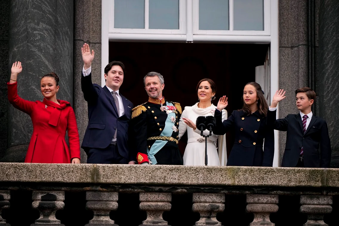 Prințul Christian, alături de Regele Frederik și Regina Mary ai Danemarcei