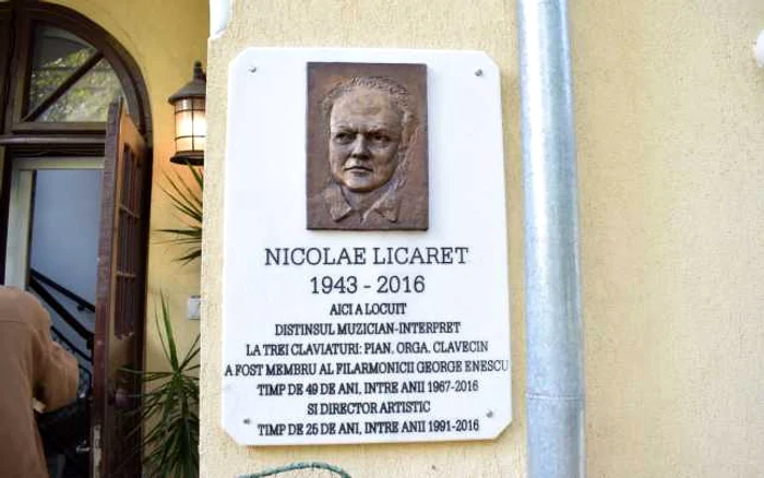 Placa comemorativă Nicolae Licareţ                                            FOTOGRAFII: Cătălin Duminică