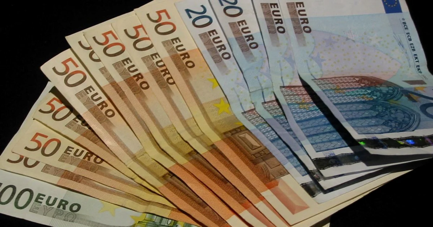 Tânăra a vrut să schimbe 1.000 de euro Foto: Arhivă