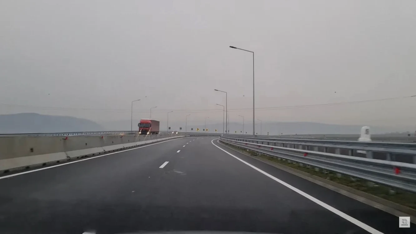 Cei mai puţin de 5 kilometri ai noului segment de autostradă pot fi parcurşi în doar câteva minute FOTO Captură video
