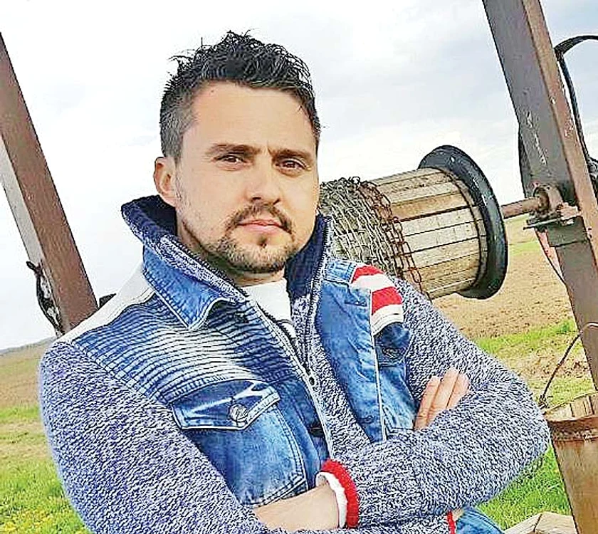 În trecut, Elena s-a iubit cu  Marian Duţă