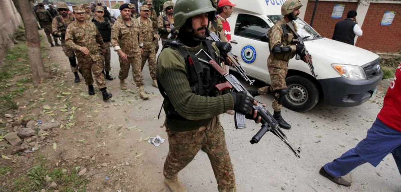 Soldați în Pakistan FOTO EPA EFE