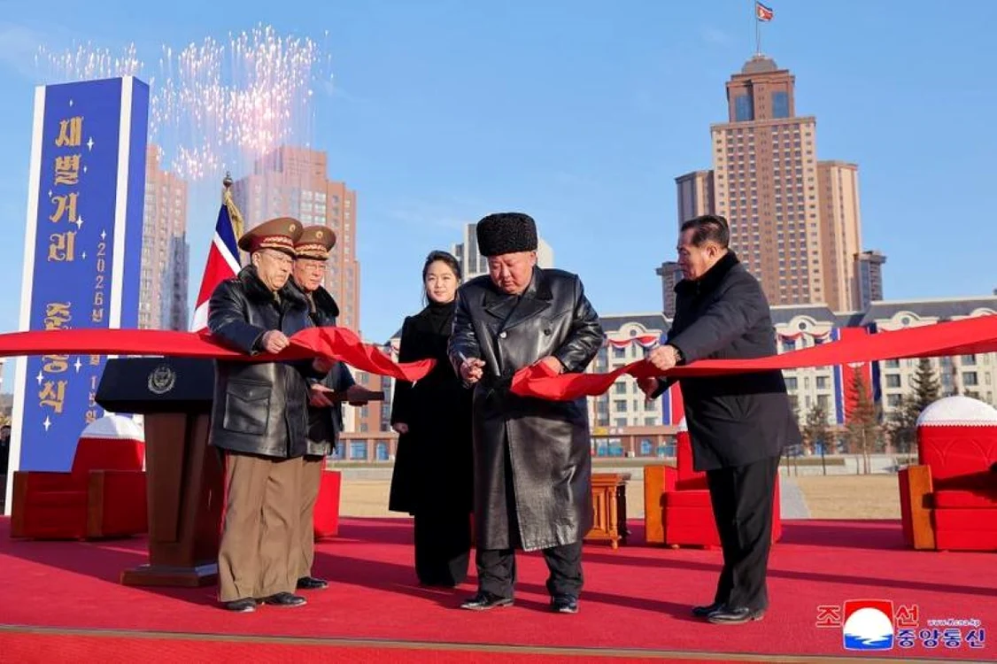Liderul nord coreean şi fiica sa, la inaugare. FOTO: X/DVMC News 