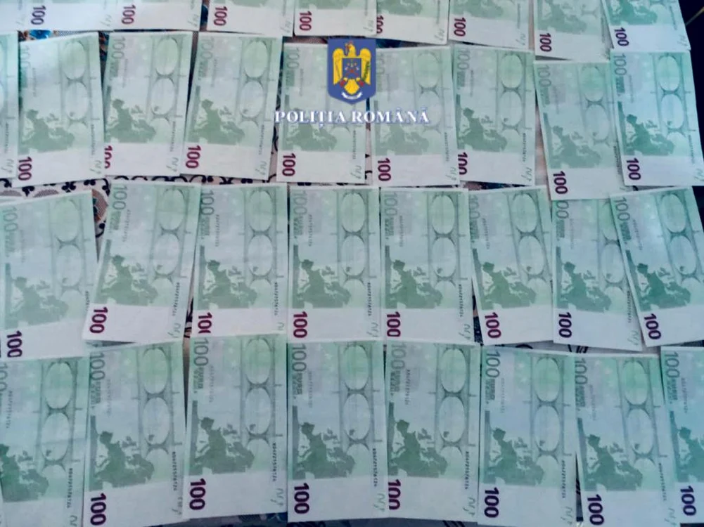 O mare sumă în euro a fost sustrasă FOTO Politia Română