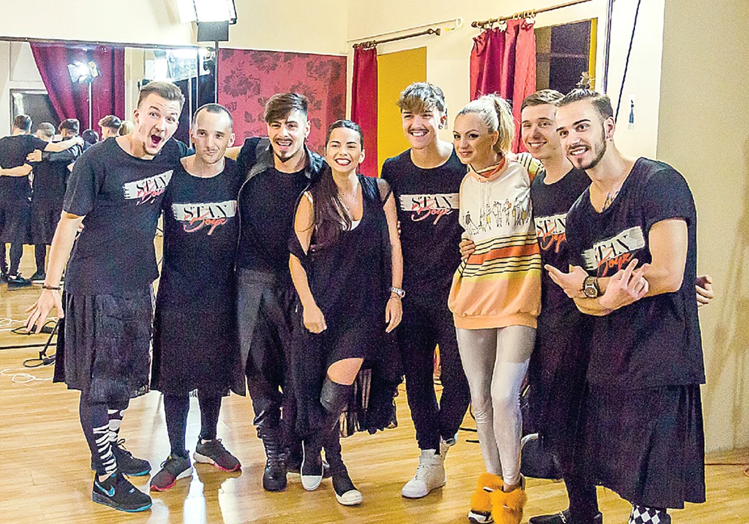 
    Inna și Alexandra Stan au  dansat împreună în cadrul  unui curs de coregrafie  