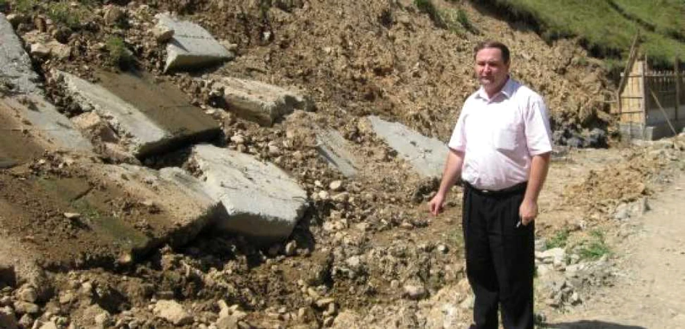 Zidurile de sprijin au căzut după câteva luni de la finalizare