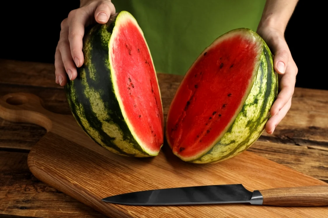 Cum alegi un pepene verde dulce și zemos?