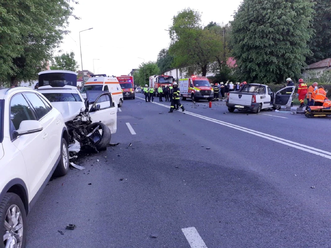 Accident produs în Râmnicu Vâlcea cu cinci victime dintre care una a murit Sursă ISU Vâlcea