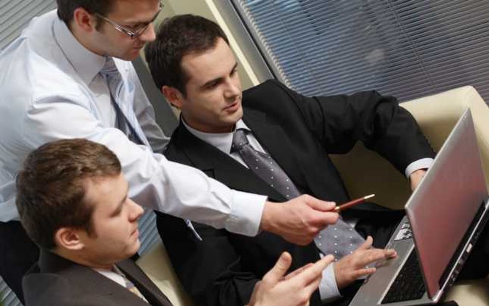 Decalaj salarial „obscen”: Directorii executivi ai marilor companii sunt plătiţi de 110 de ori mai mult decât angajaţii
