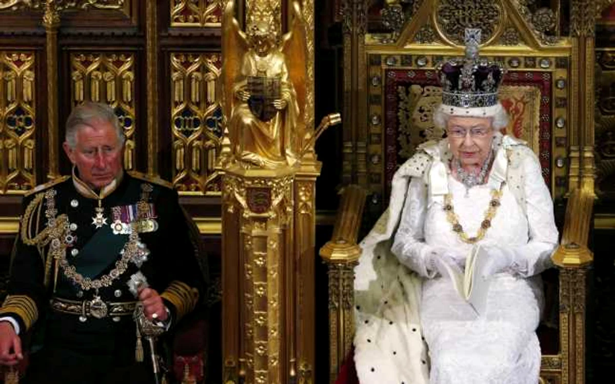 Printul Charles si regina Elisabeta a II-a a Marii Britanii FOTO AP
