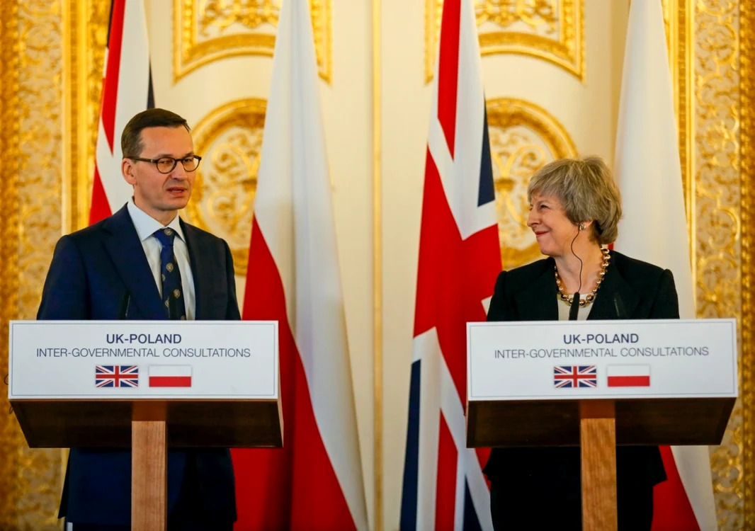 Mateusz Morawiecki şi Theresa May Foto EPA EFE