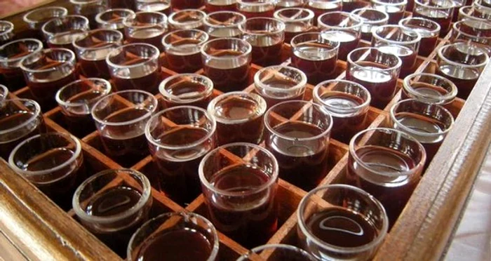 Vizitatorii târgului vor găsi aici vin pentur toate gusturile pentru a respecta și obiceiul cu 40 de pahare