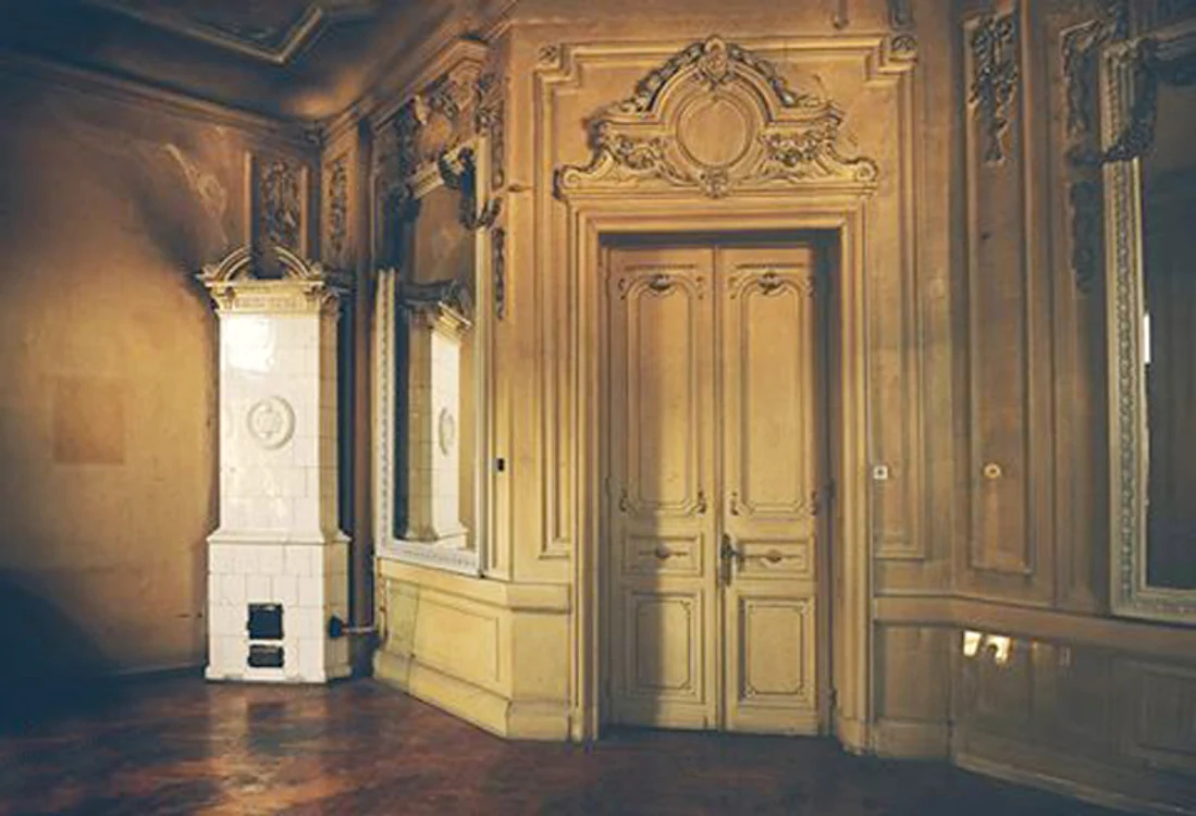Palatul are  camere spaţioase