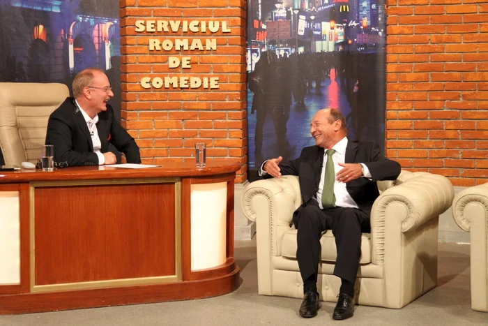 Toni Grecu şi Traian Băsescu, în platoul „Serviciul Român de Comedie“