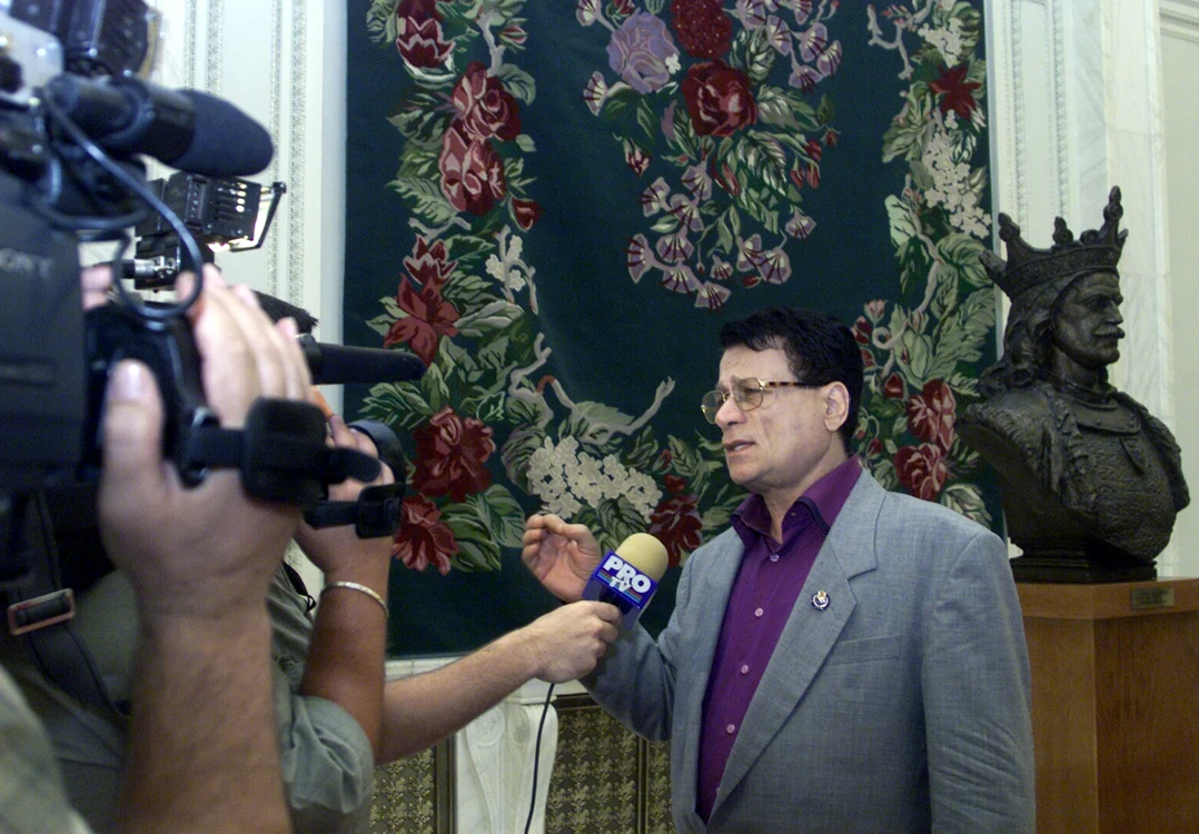 Ion Dolănescu a fost  deputat din partea PRM 
