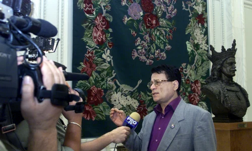 Ion Dolănescu a fost  deputat din partea PRM  jpeg