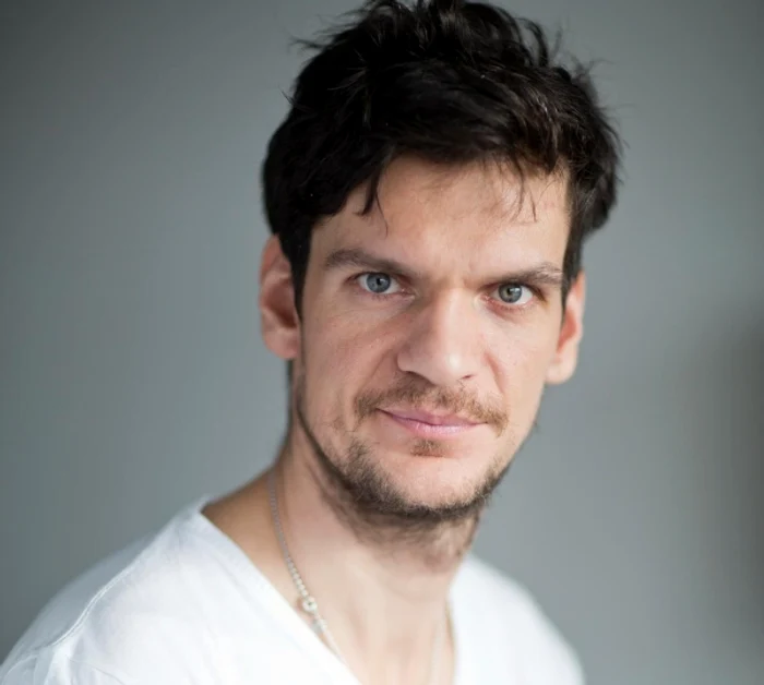 
    Tudor Chirilă a lansat o piesă-manifest care a emoționat mii de româniFoto: Arhiva personală  