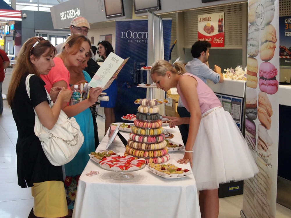 Vizitatorii s-au îndulcit cu delicatese franţuzeşti