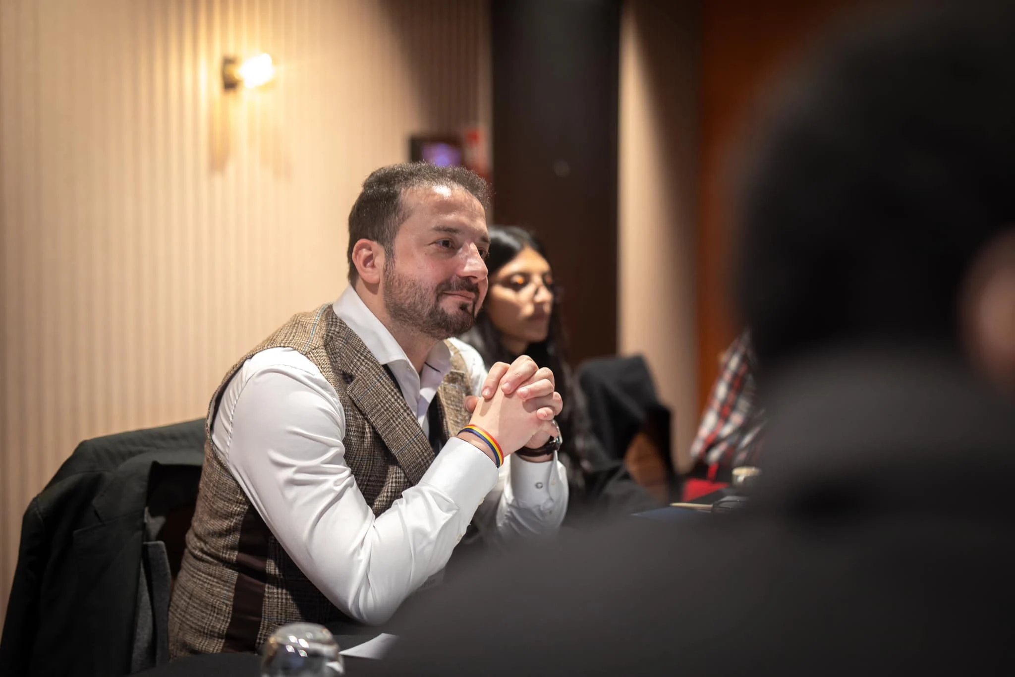 Adrian Băzăvan, bărbatul care l-a confruntat pe Călin Georgescu la Alba Iulia: „Este un trădător vândut Rusiei. Ne acaparează Ziua Națională”