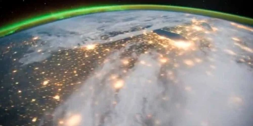 Pământul și Aurora Boreală 