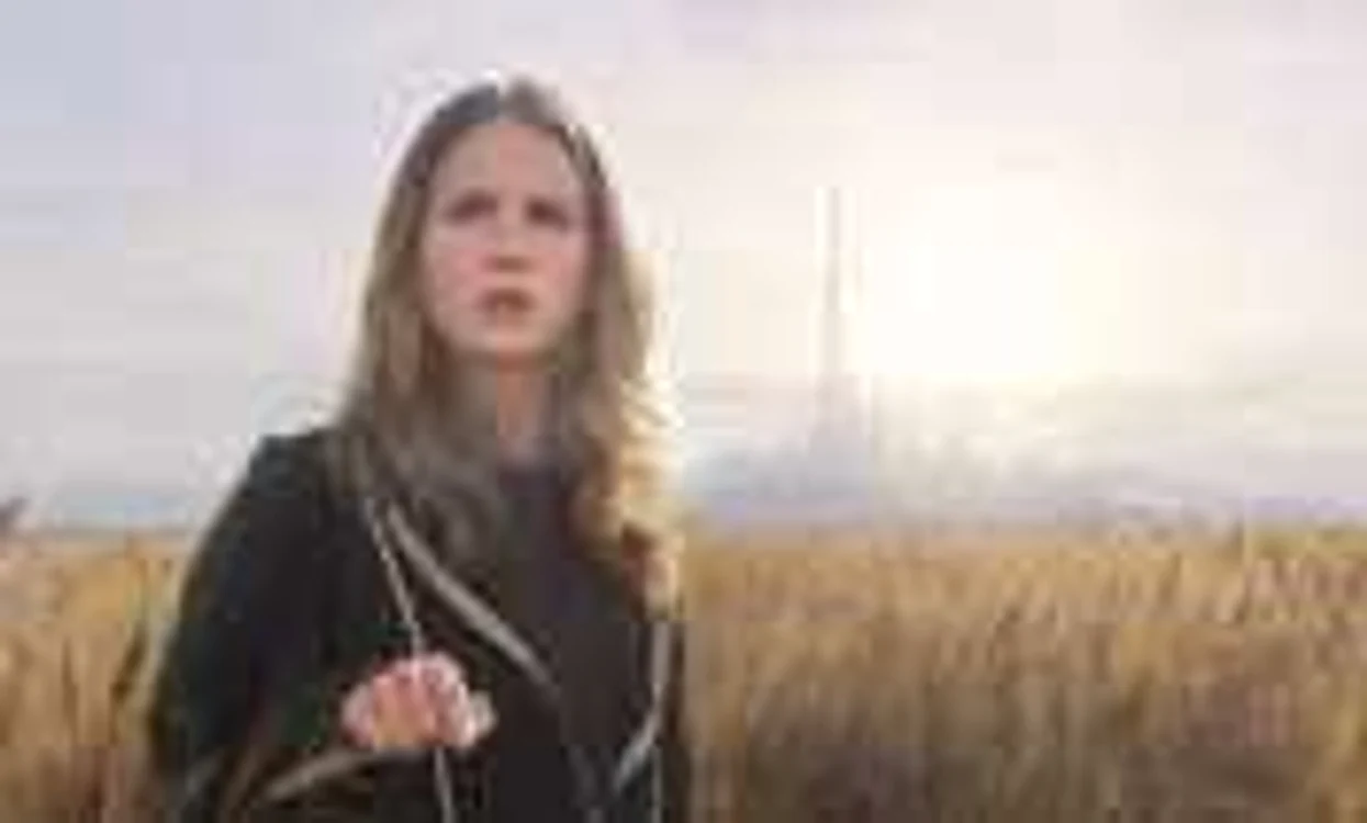 A fost odată ca niciodată... (Britt Robertson, protagonista din prezent a unei poveşti despre mâine şi despre ieri)