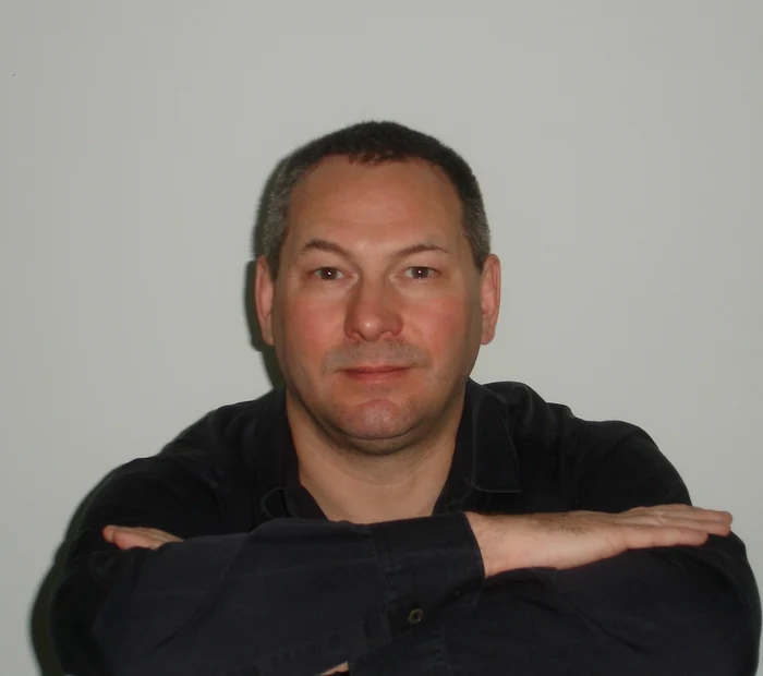 Ritch Macefield lucrează în IT încă din 1985 şi a activat în peste 20 de ţări