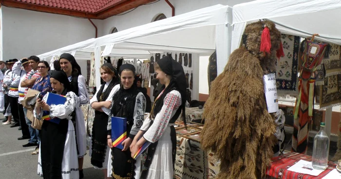 Turismul din zona „Olteniei de sub Munte” promovat prin colinde la „Festivalul Iernii”