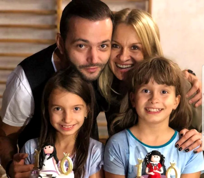 Mihai Morar, alături de soţie şi de cele două fiicefoto: arhiva personala