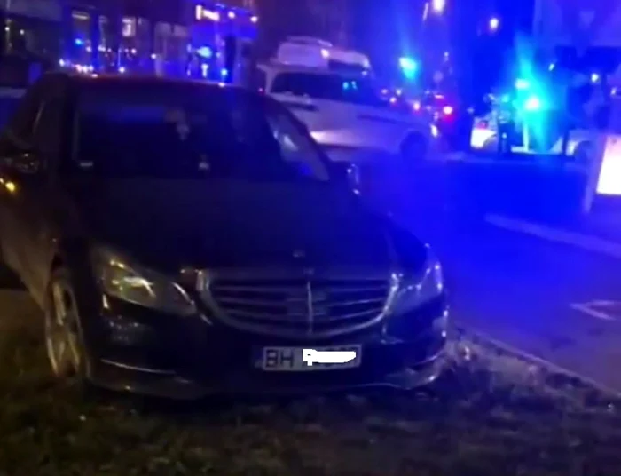 Mercedesul condus de poliţistul de frontieră Captură video Vocea Timişului