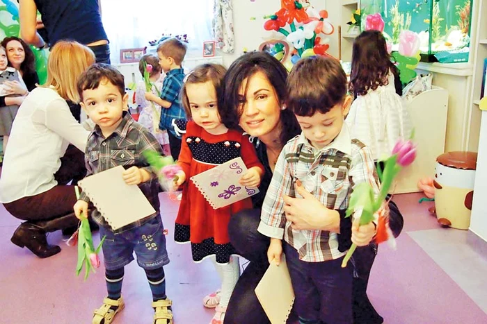 Luciu, emoţionată la serbarea de la grădiniţă (FOTO: ARHIVA PERSONALĂ)