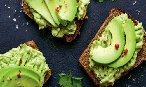 toast cu guacamole jpg