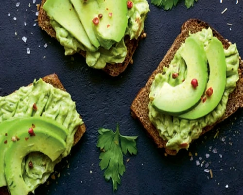 toast cu guacamole jpg