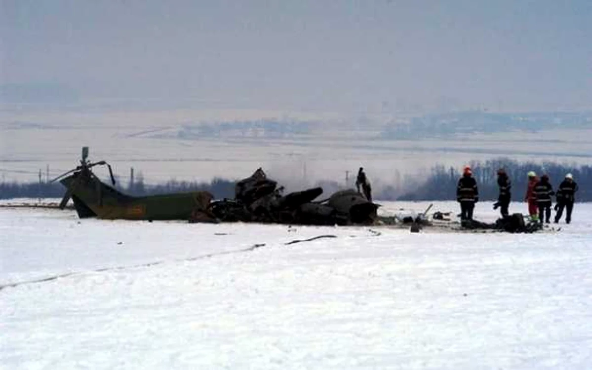 Trupul neînsufleţit al maistrului militar Laurenţiu Chiru a fost adus, vineri seară, cu un camion militar în oraşul Titu