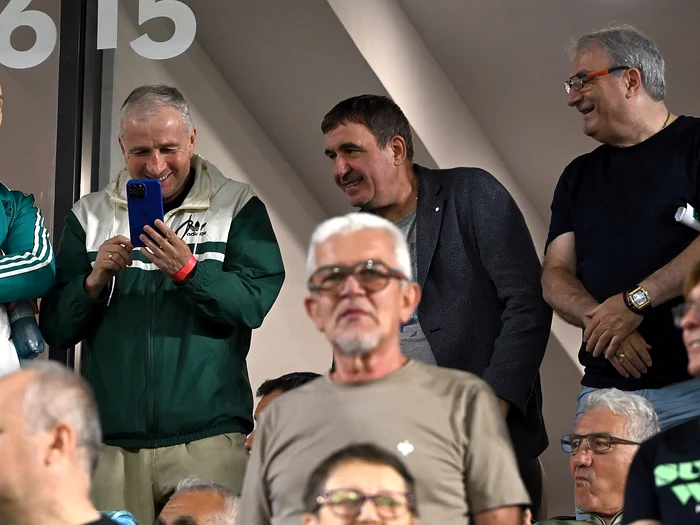 Dan Petrescu și Gică Hagi au stat alături în tribună (Foto: sportpictures)