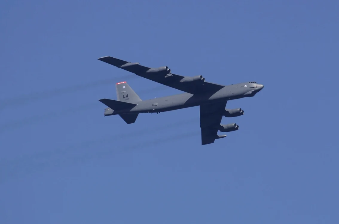Bombardier american B-52 deasupra Mării Baltice Foto: EPA