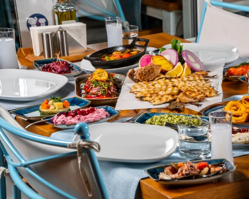 Masa, mancare greceasca FOTO Shutterstock 