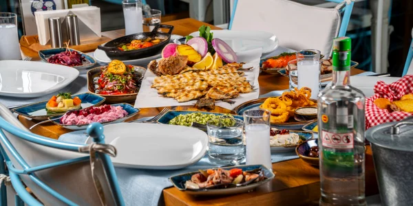 Masa, mancare greceasca FOTO Shutterstock 