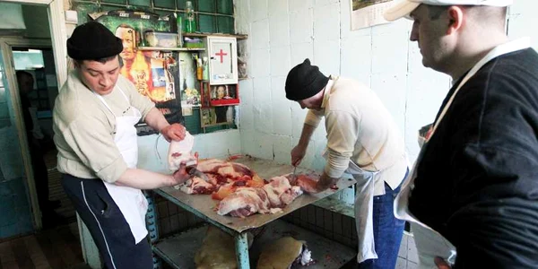 Deţinuţii de la Cricova se pregătesc de Paşte. Foto de Tudor Iovu
