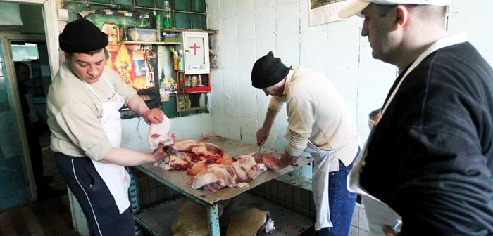 Deţinuţii de la Cricova se pregătesc de Paşte. Foto de Tudor Iovu