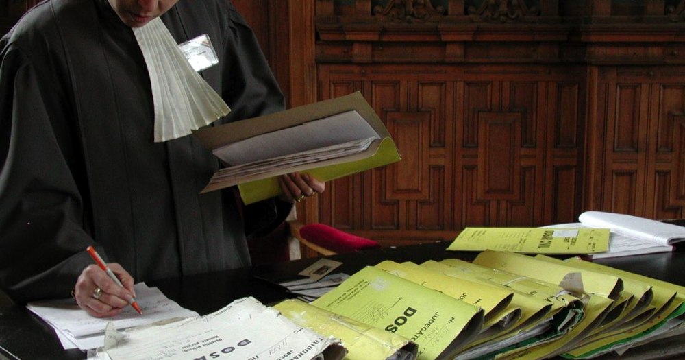 Toate dosarele de deținere de droguri și infracțiuni comise sub influența lor vor fi verificate