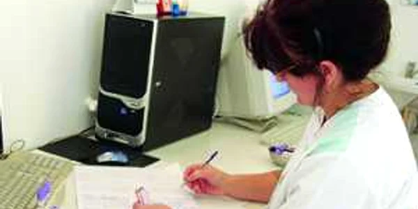 Medicii depistează prin analize existenţa tumorilor