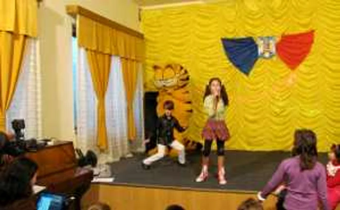 Andra şi Răzvan au cântat pentru cei mici