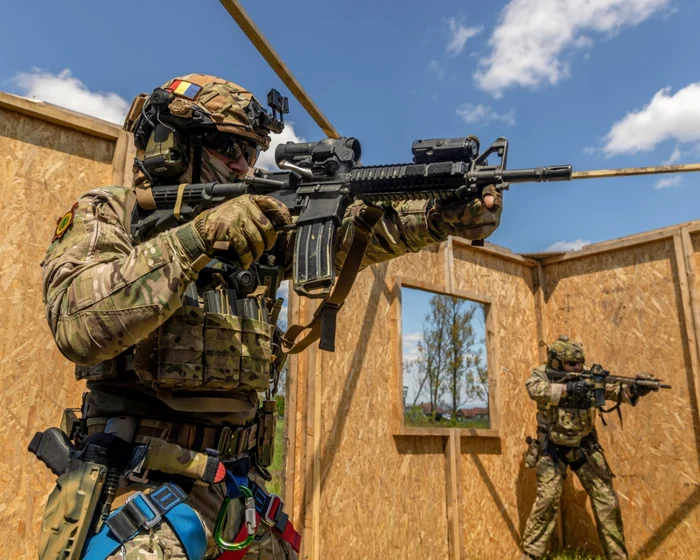 Militari români din Forţele Speciale, în timpul unui exerciţiu aliat FOTO U.S. Special Operations Command Europe/ Sgt. Patrik Orcutt