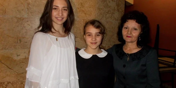 alexandra geantă si elevele
