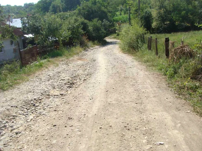 Aşa arată Strada Buda din oraşul Ocnele Mari